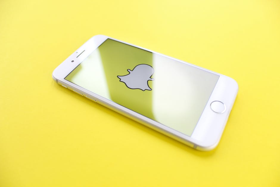 Snapchats Spotlight gibt auch "kleineren" Content Creators die Chance, ihren Erfolg zu steigern – und präsentiert sich zugleich als Konkurrenz für TikTok.